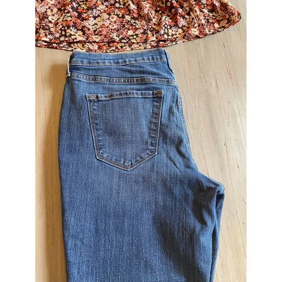 Old Navy Curvy Profile Mid-Rise Jeans Blue Distressed Stretch Denim Womens 12 - Picture 10 of 15